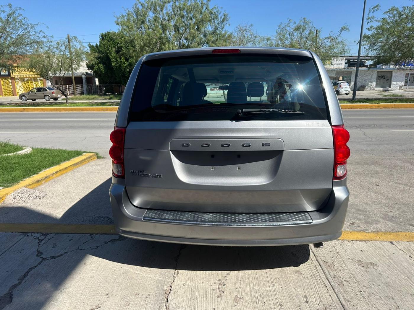 
								GRAND CARAVAN SE A/T full									
