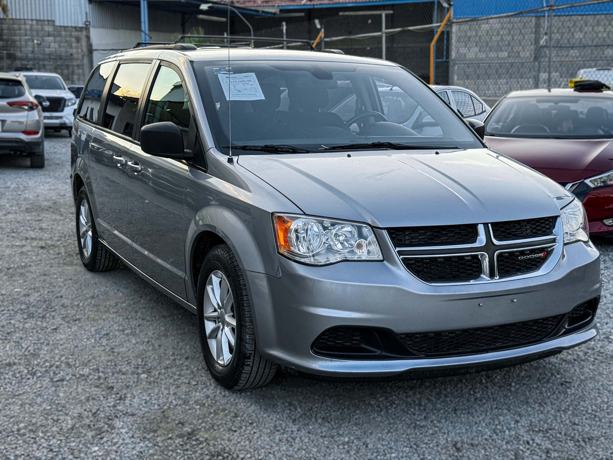 
								GRAND CARAVAN SXT full									