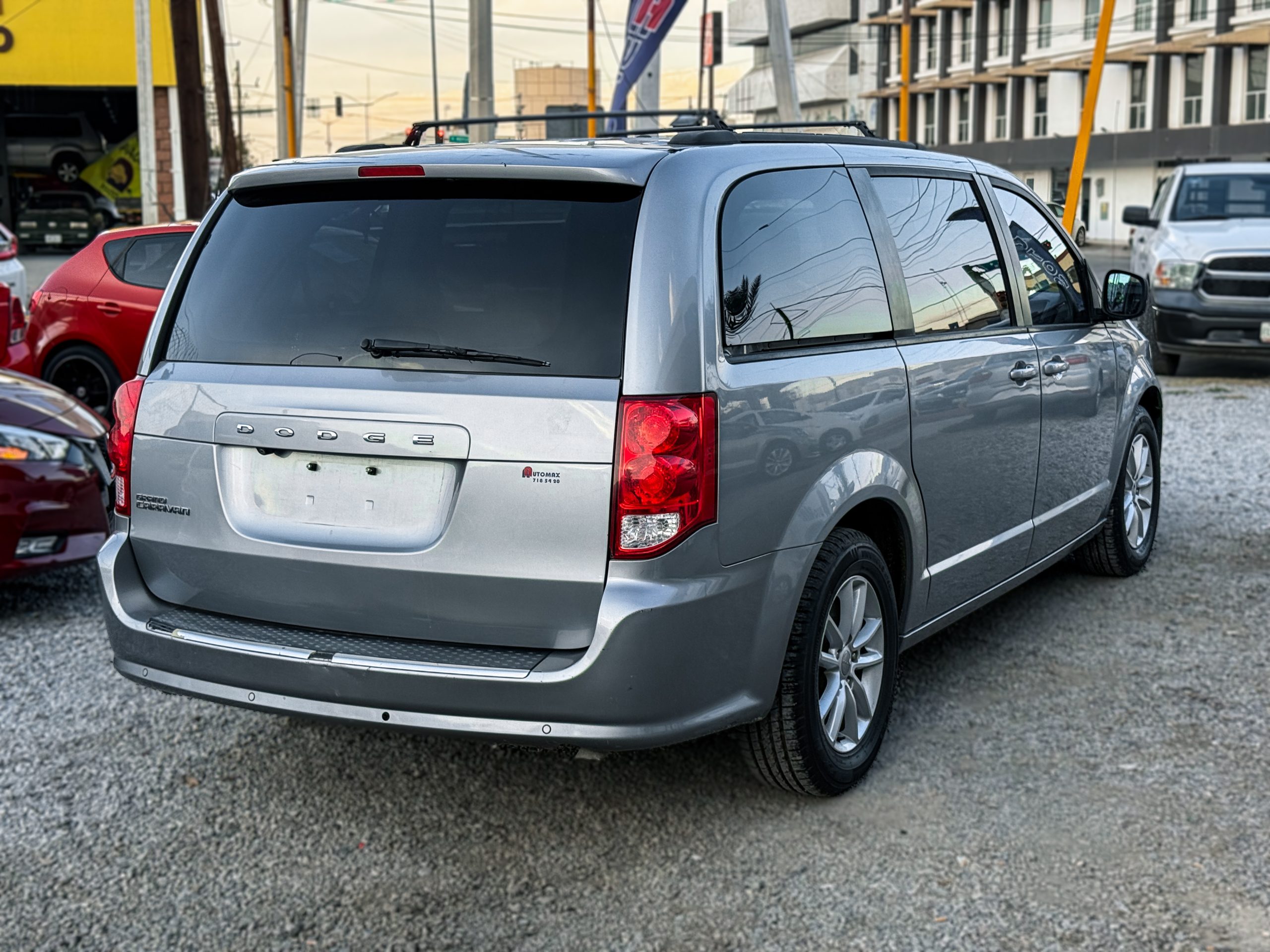 
								GRAND CARAVAN SXT full									