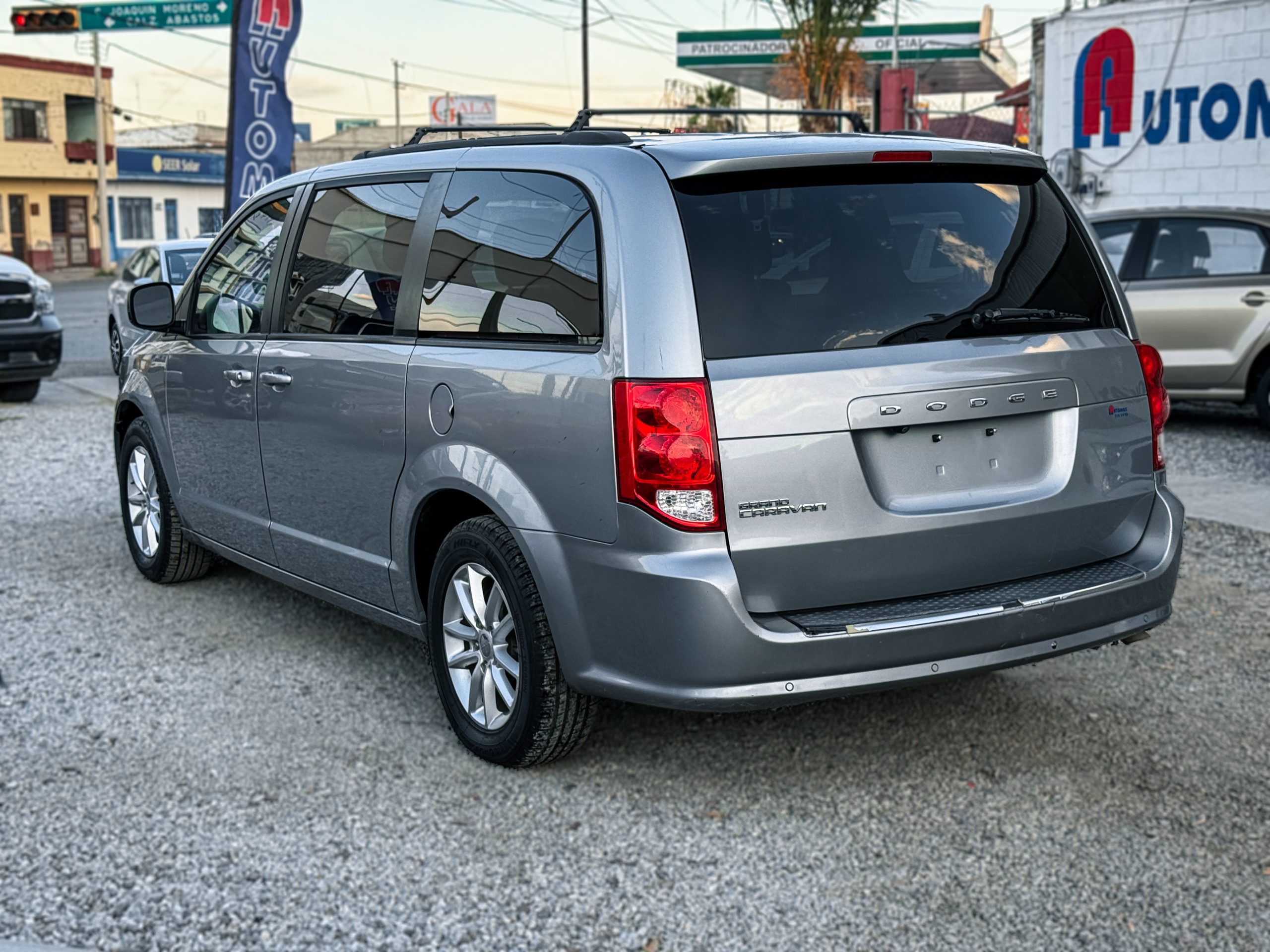 
								GRAND CARAVAN SXT full									