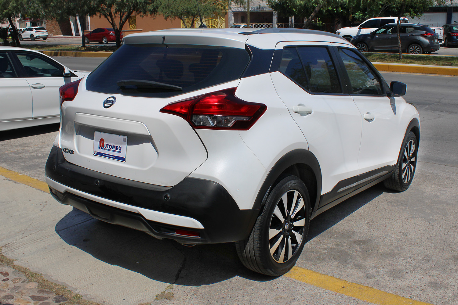 
								NISSAN KICKS ADVANCE full									