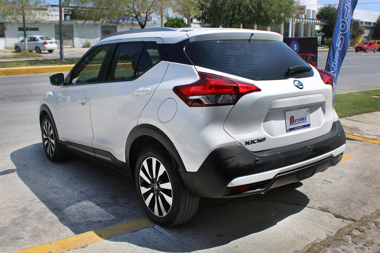 
								NISSAN KICKS ADVANCE full									