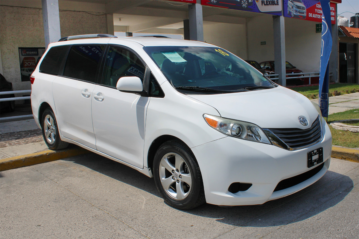 
								TOYOTA SIENNA CE full									