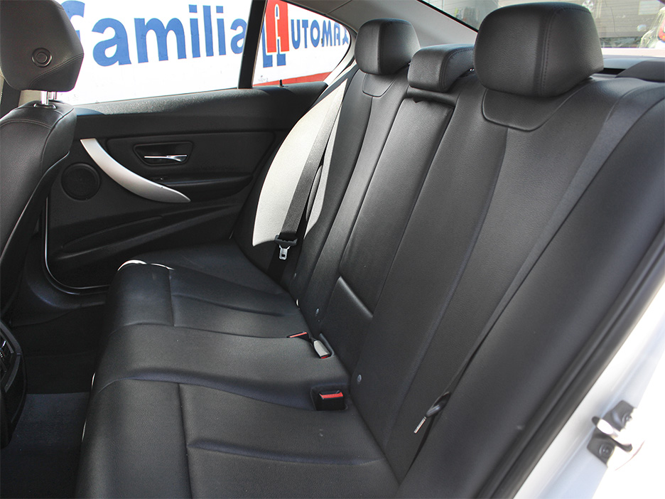 
								BMW 320 iA BUSINES full									