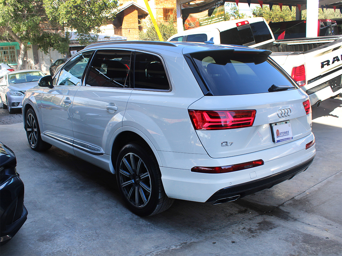 
								AUDI Q7 S LINE full									