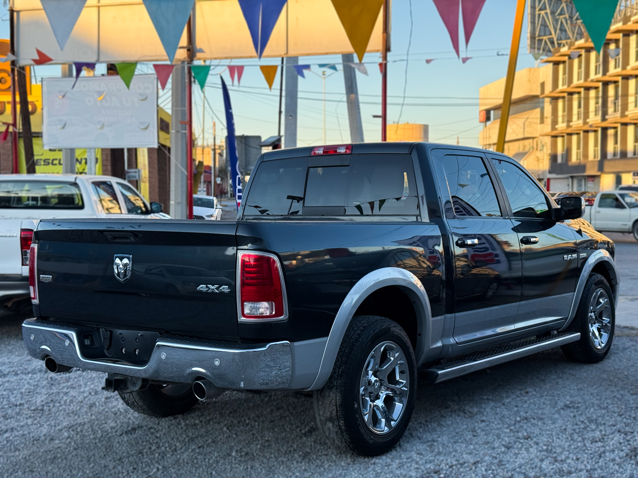 
								RAM 2500 LARAMIE full									