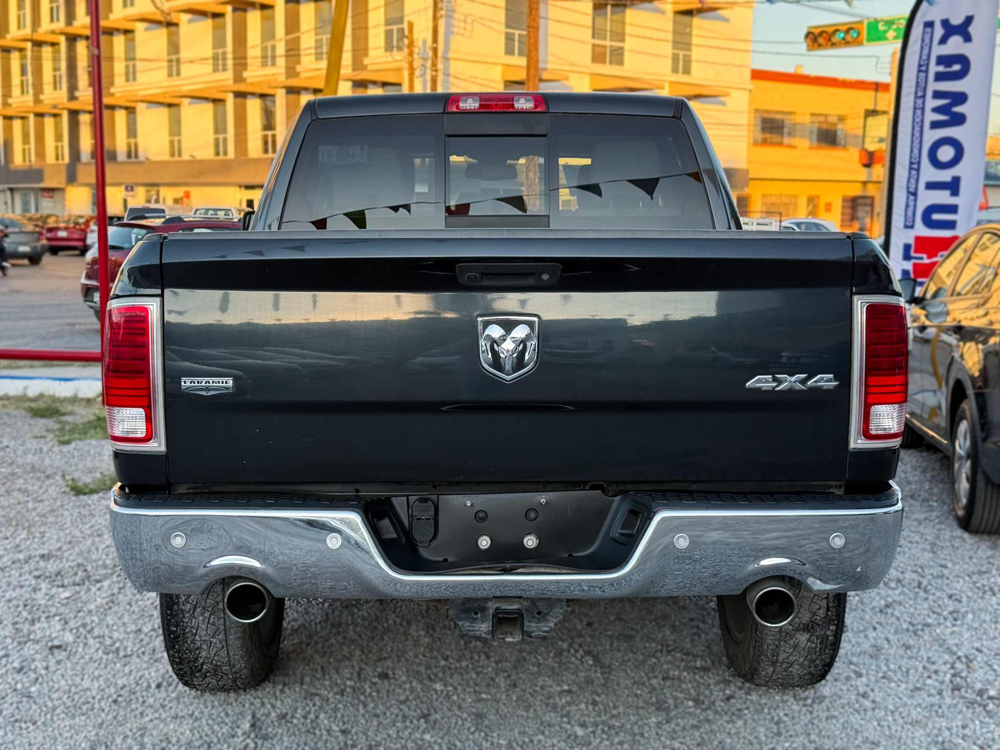 
								RAM 2500 LARAMIE full									