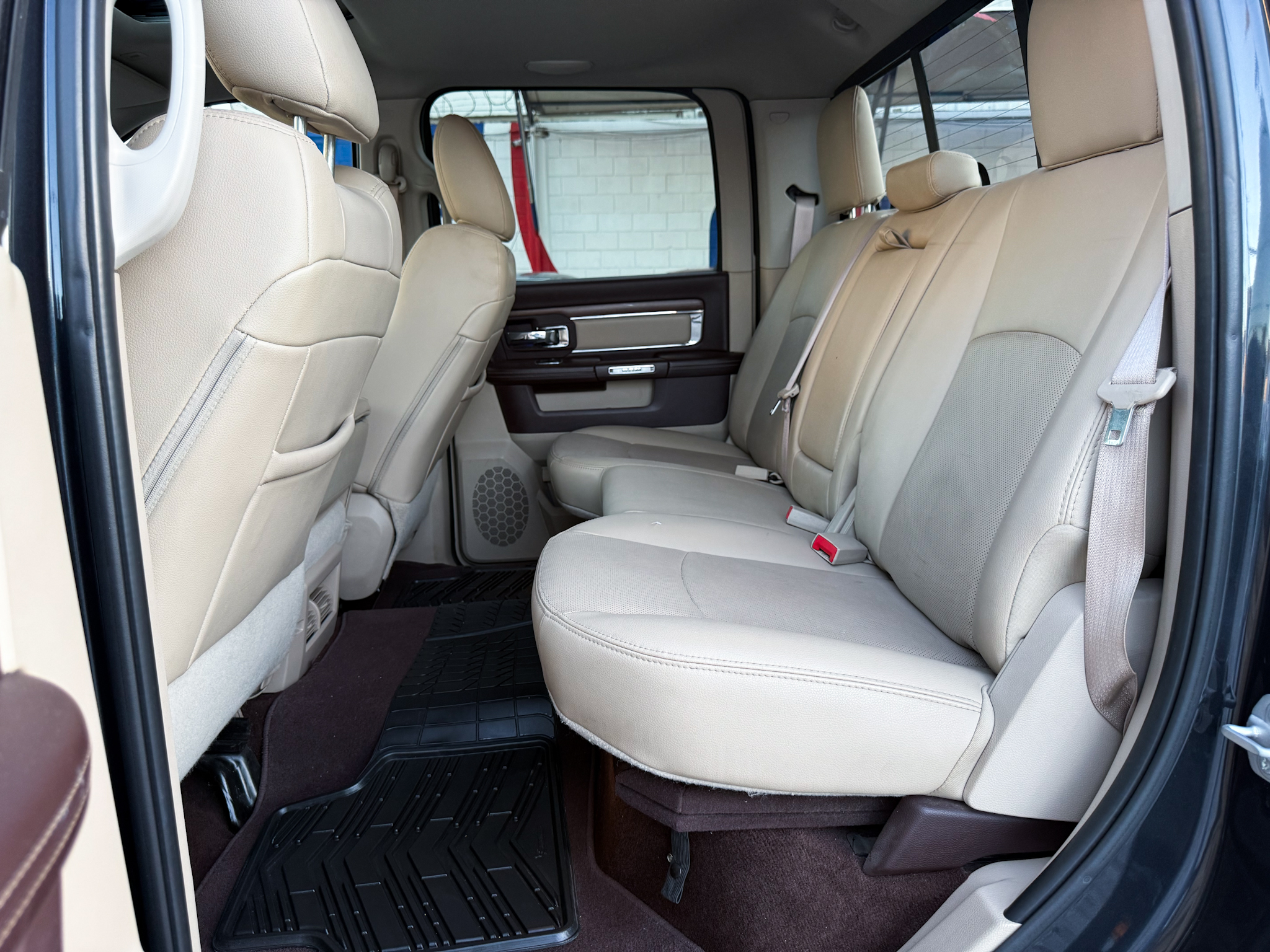 
								RAM 2500 LARAMIE full									