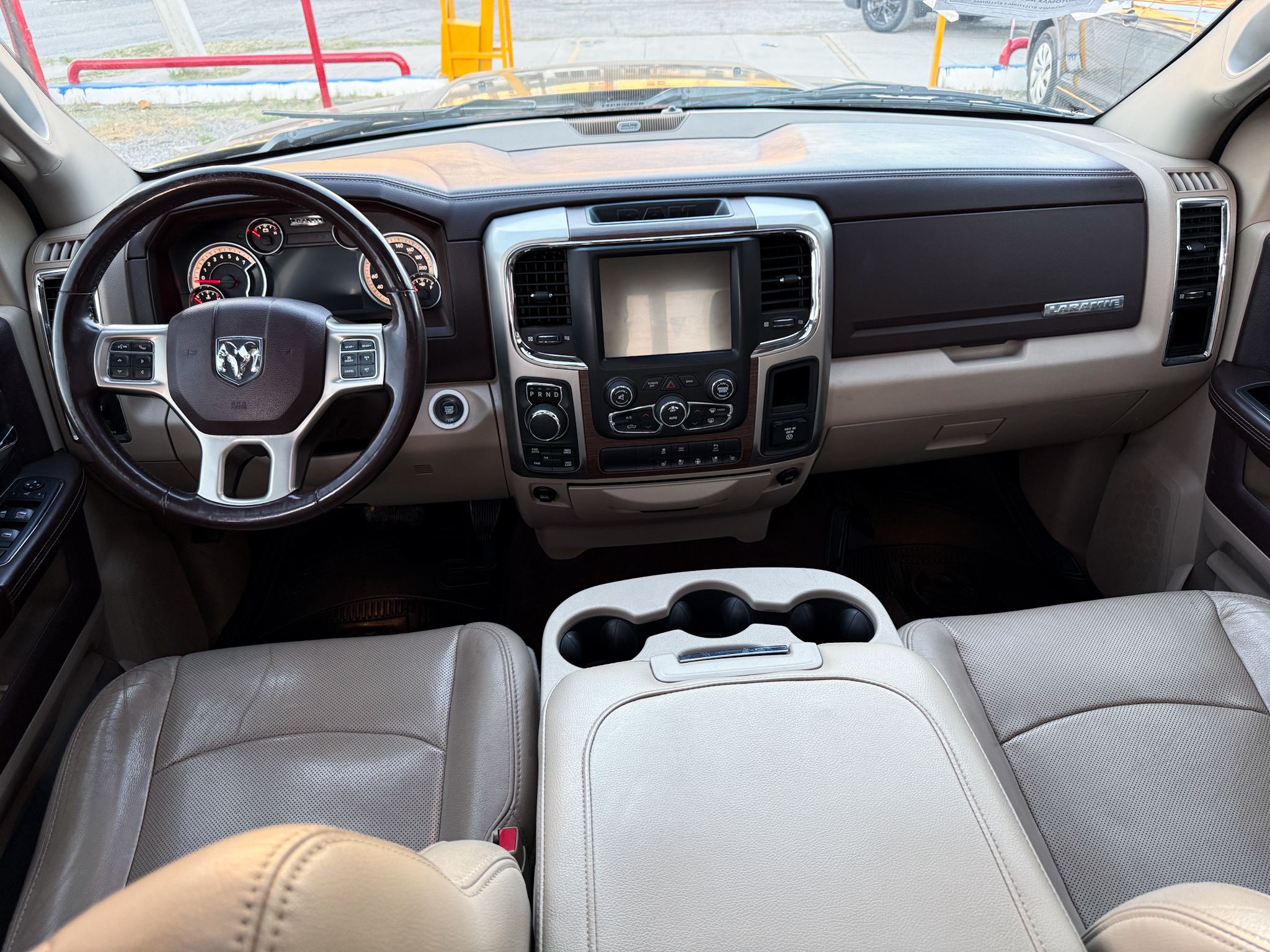 
								RAM 2500 LARAMIE full									