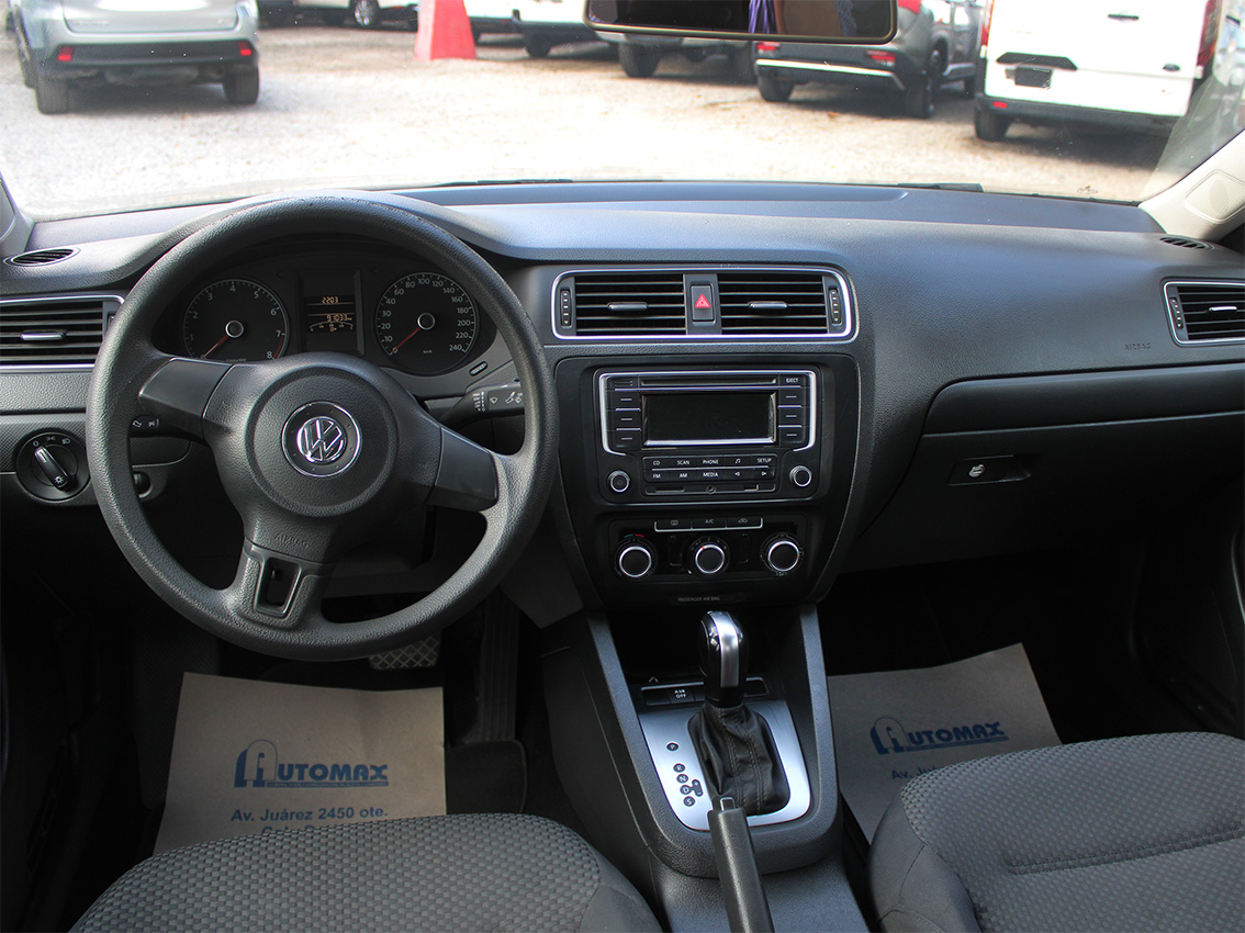 
								JETTA 2.0 L T/A full									