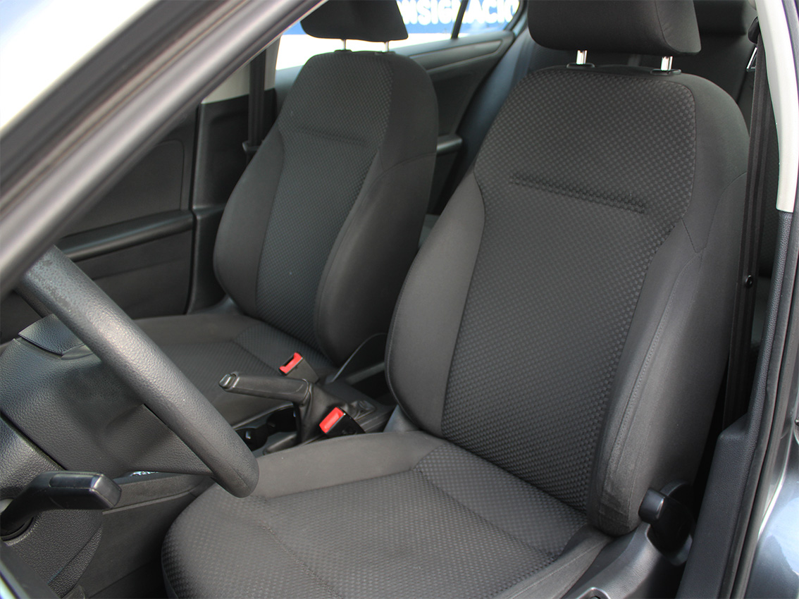 
								JETTA 2.0 L T/A full									