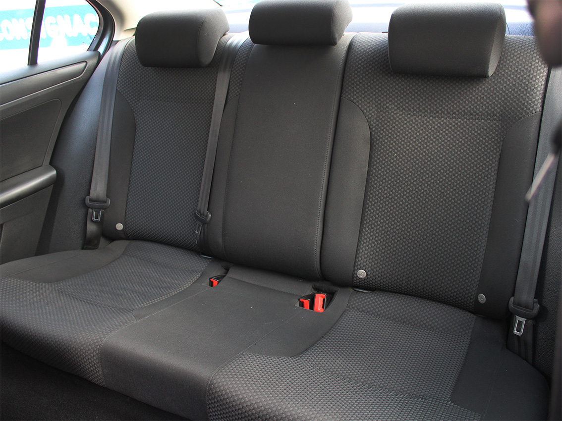 
								JETTA 2.0 L T/A full									