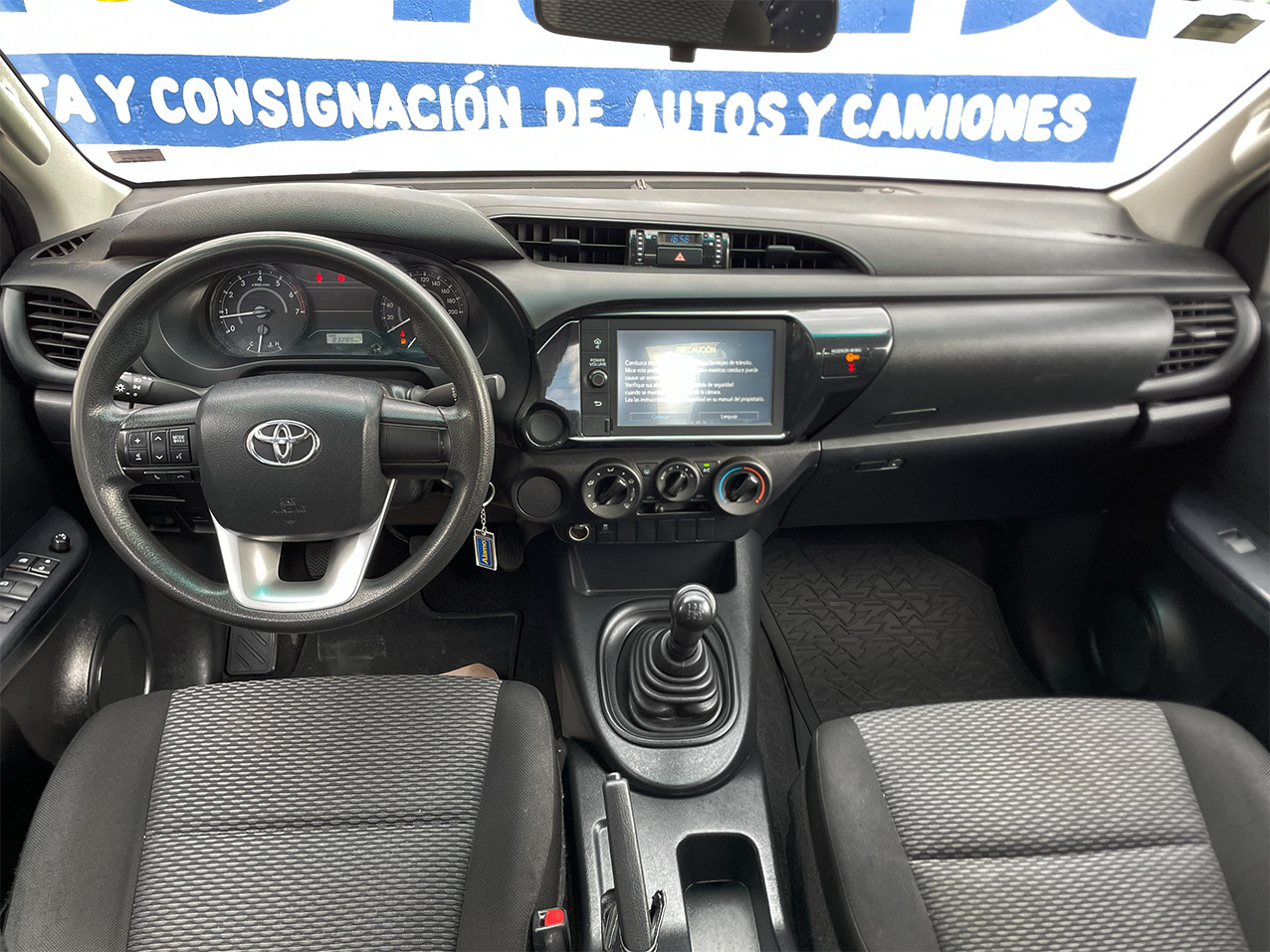 
								HILUX BASE T/M full									