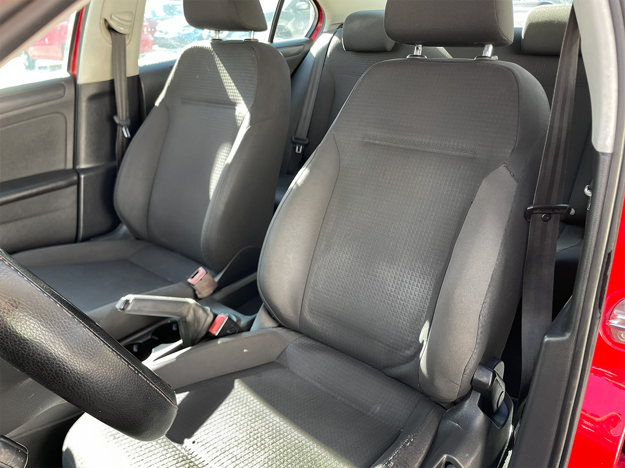 
								JETTA 2.0 L T/M full									