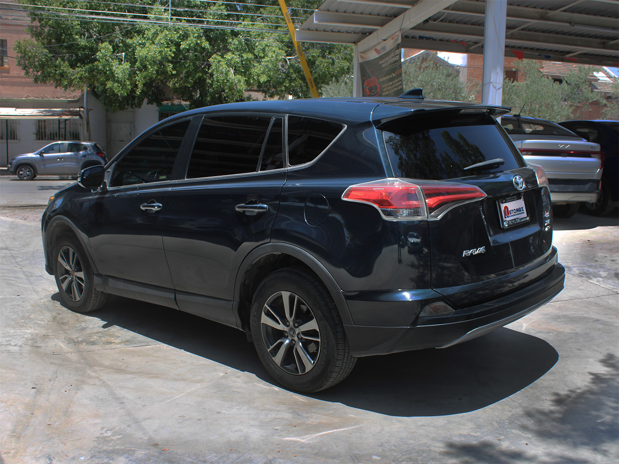 
								RAV 4 XLE full									
