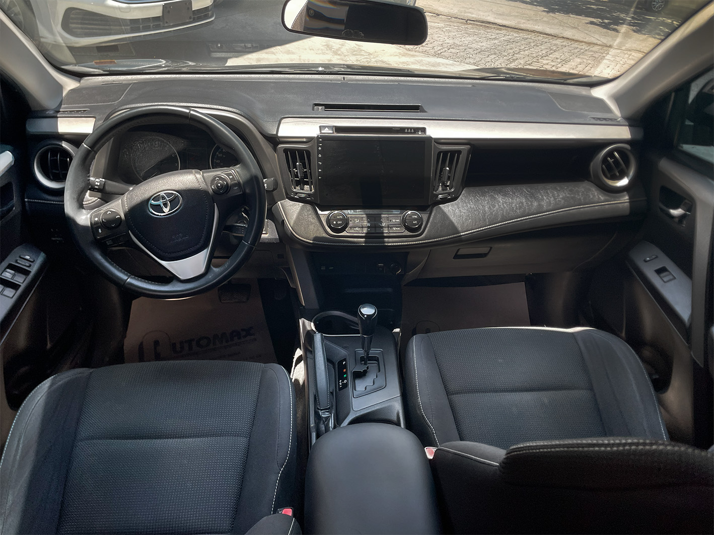 
								RAV 4 XLE full									