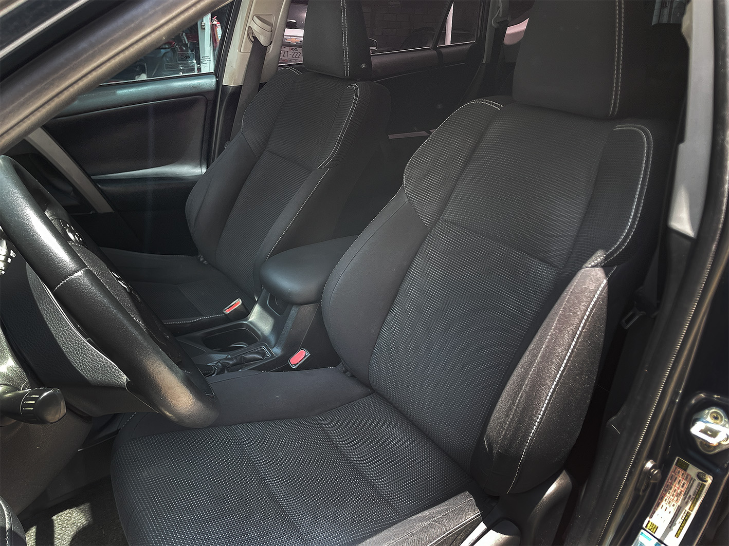 
								RAV 4 XLE full									