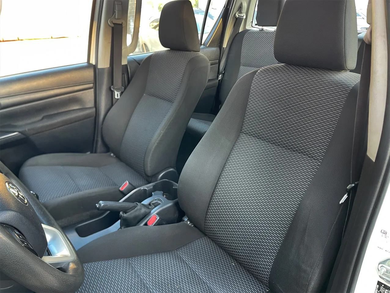 
								TOYOTA HILUX BASE full									