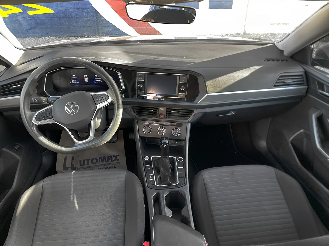 
								VOLKSWAGEN JETTA TRENDLINE 2024 full									
