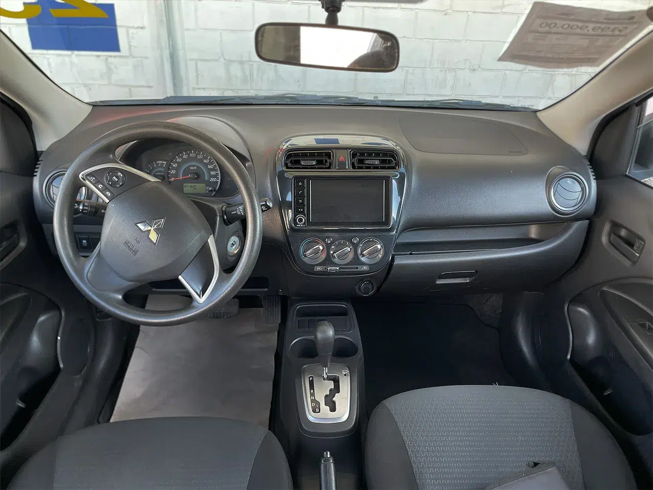 
								MITSUBISHI MIRAGE GLX T/A full									